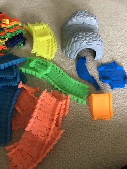 Glow Race Track And Tunnel And Other Accessories 