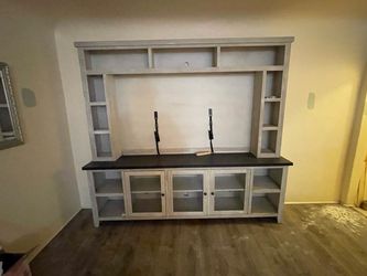 Entertainment center