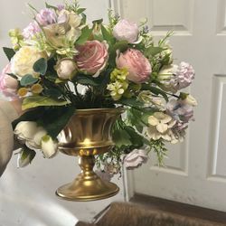 2 Gold Centerpieces With Flowers