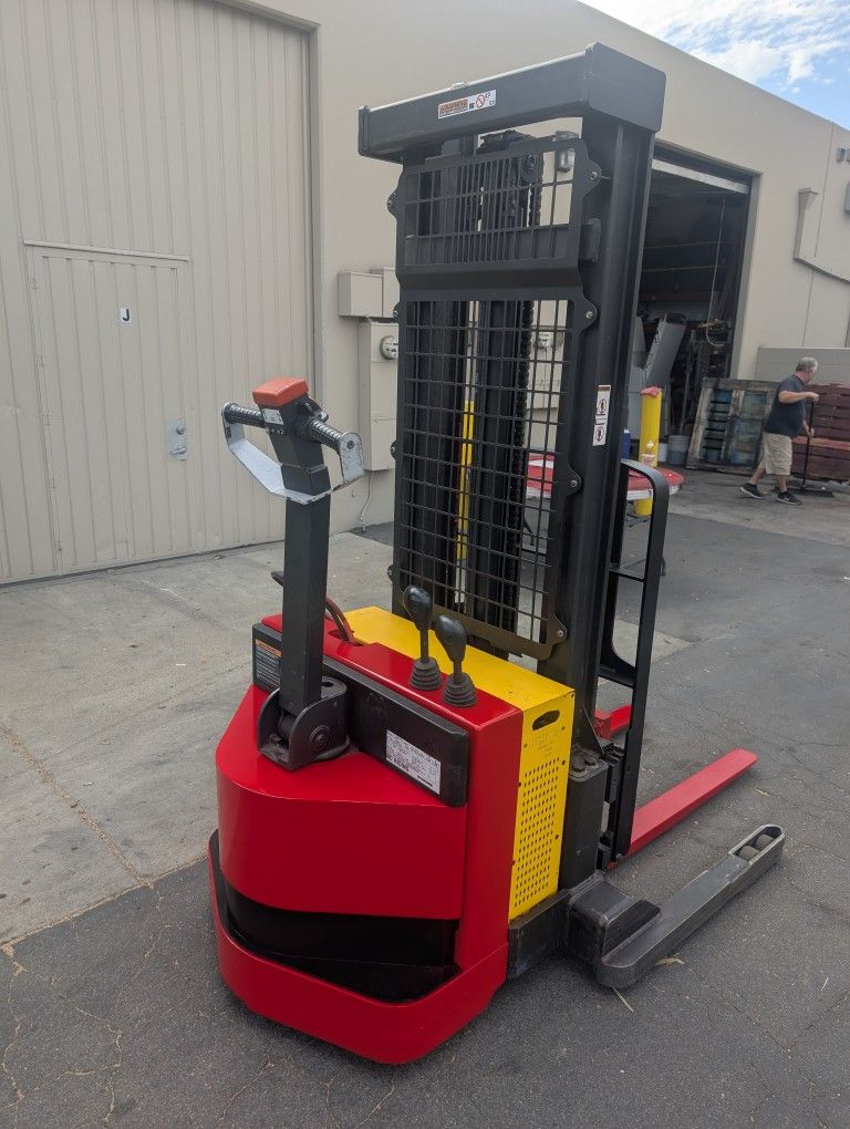 Raymond RSS40 Electric Walkie Stacker ( 3,475 Hours)