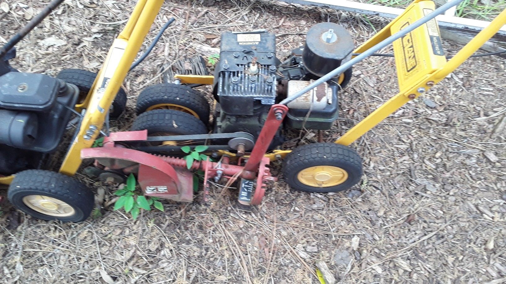 To McLane walkbehind edgers. Need some TLC for Sale in Kissimmee, FL