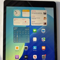 iPad 7 Gen Cellular! Like New And Unlocked! 