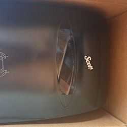 PAPER TOWEL DISPENSER 