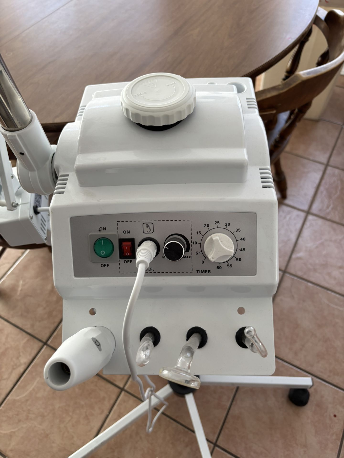 Professional-grade 3-in-1 Facial Steamer/Mag LIGHT/High Frequency Machine