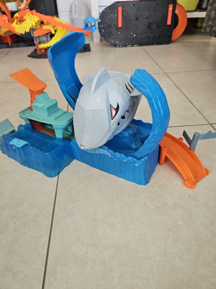 Hot Wheels City Robo Shark Frenzy playset.