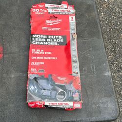 30 9/16” Compact Thin Metal Blade 