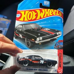 Hot Wheels '70 Dodge Hemi Challenger