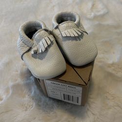 New—Freshly Picked First Pair Moccasins (Cream, Size 1)