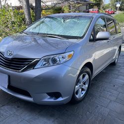 2012 Toyota Sienna LE 61,754 miles Orignial Owner
