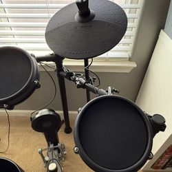 Alesis Electronic Drum Set With Stool 