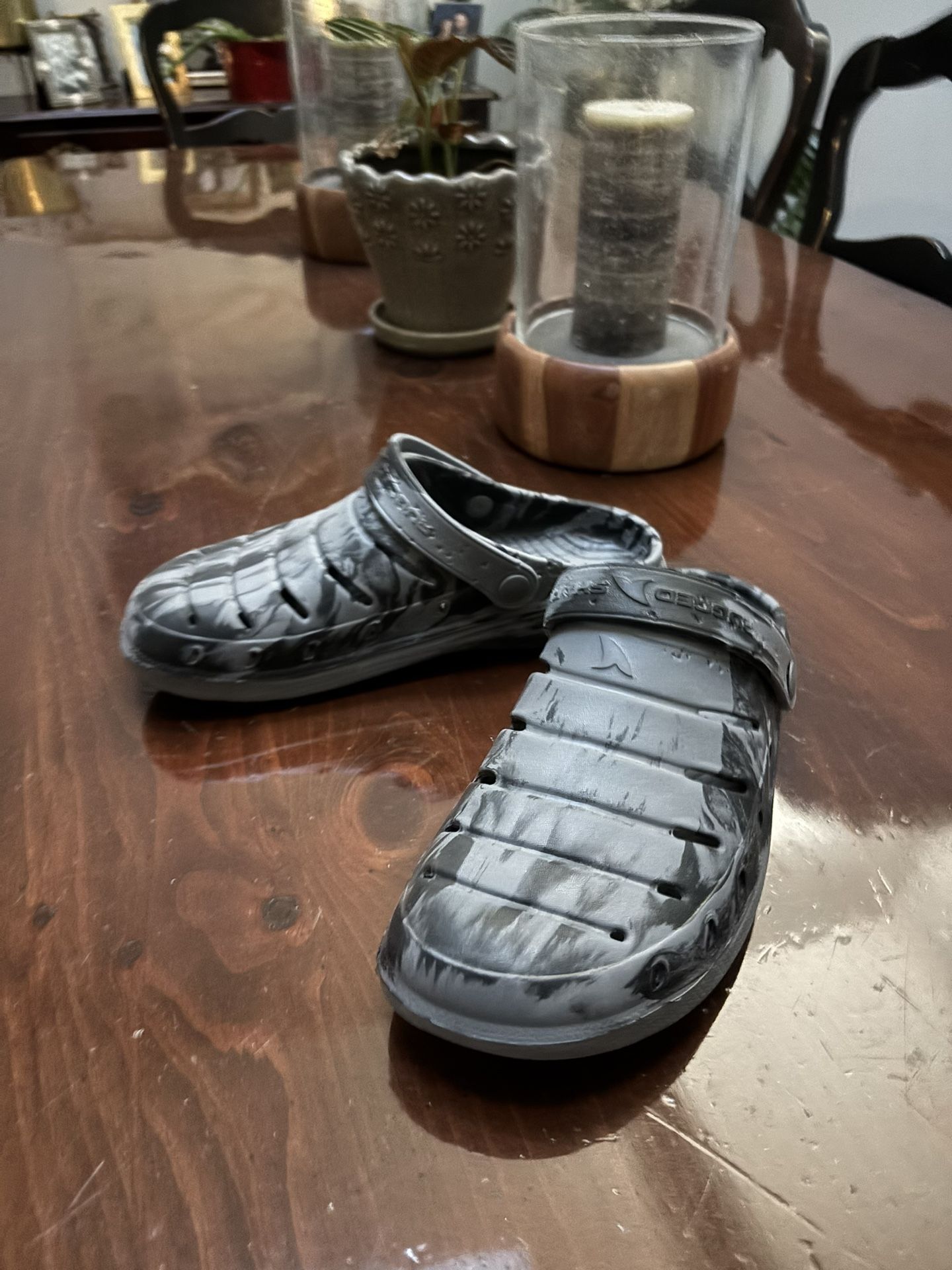 Sandals Men’s Size 9