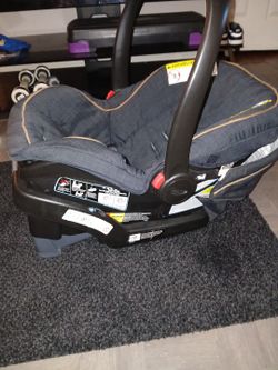 Graco Baby Car Seat In Good Condition 