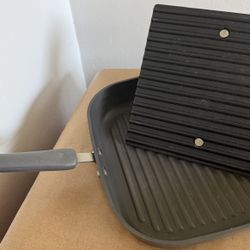 Pampered Chef Square Grill Pan Top-of-the-line titanium-reinforced, four-layer nonstick coating.