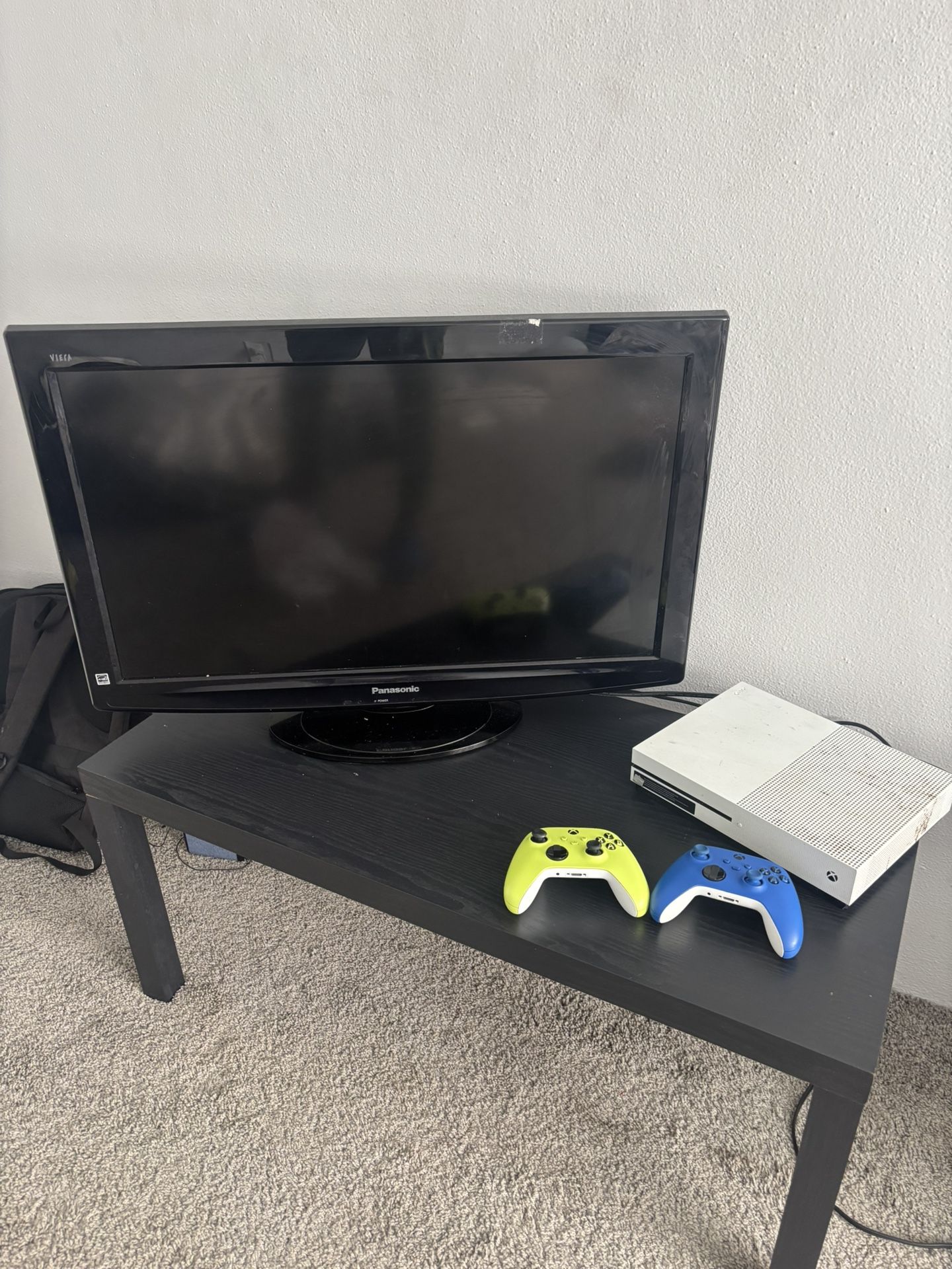 36” Panasonic TV + Xbox One Bundle – $55