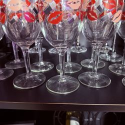 Set of Wine Glasses with Lipstick Design 