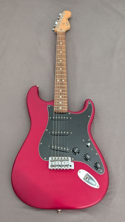 Fender Stratocaster (MIM) + Amp Bundle