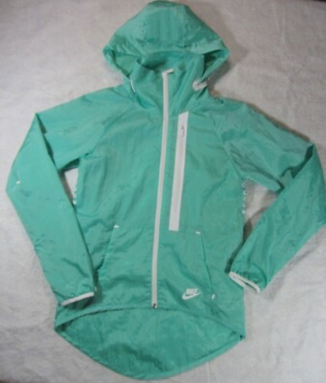 Nike tech aeroshileld Moto cape hoodie jacket green XS lightweight never been worn no tag