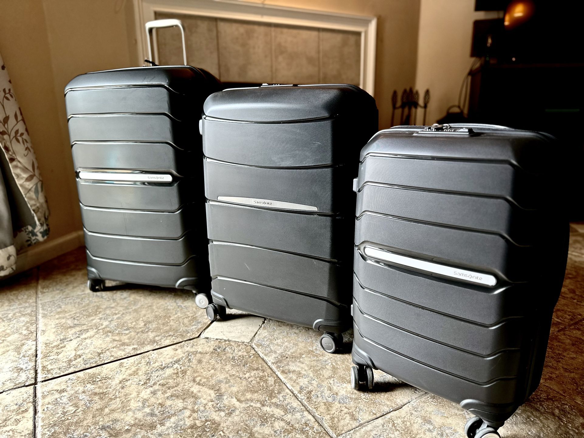 New SAMSONITE FREEFORM 31” and 23” spinner & SAMSONITE OUTLINE 27” spinner suitcase 3pc set.