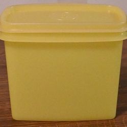 Tupperware Rectangular Shelf Saver Yellow Container 