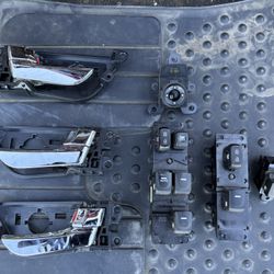 Hyundai Veloster window control switches & door handles 