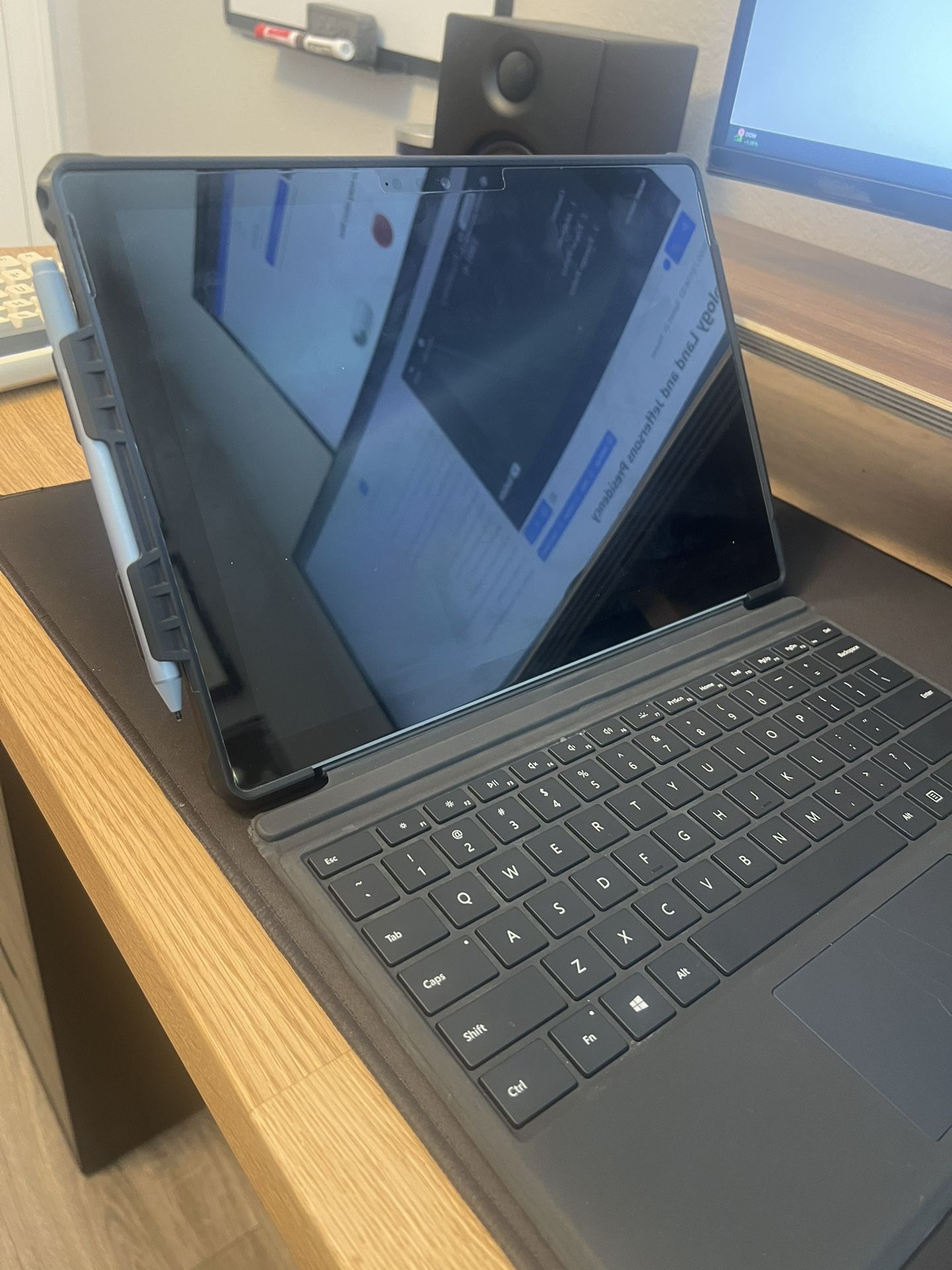 Surface Pro 7 w/ pen and Keyboard