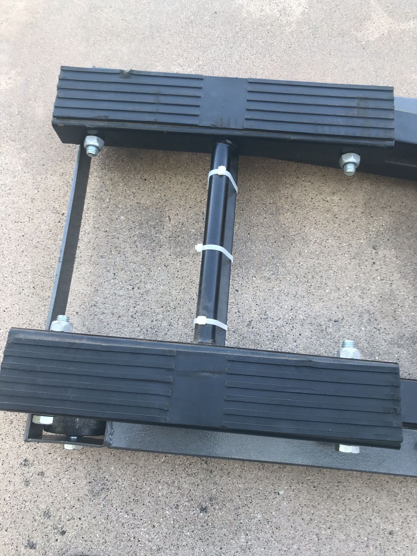 Pittsburgh Automotive ATV Motorcycle Jack Lift 1500 lb. Capacity Stand