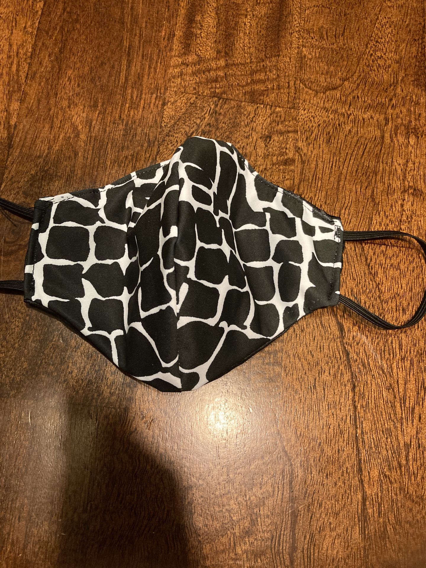 Black & white face mask