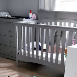 6-in-1 Delta Skylar Grey crib Including Mattress