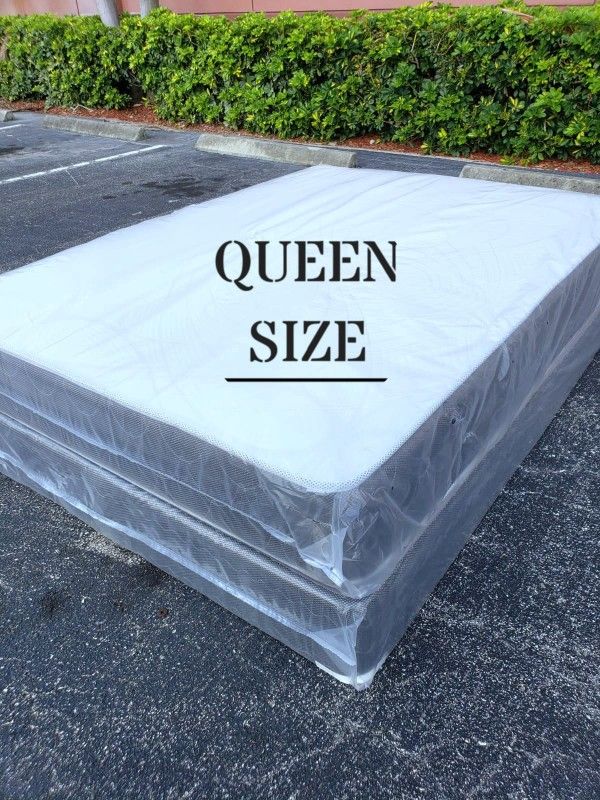 NEW QUEEN SIZE SET MATTRESS AND BOX SPRING-2PC