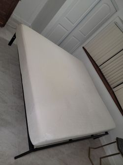 King size temperpedic bed with metal bedframe