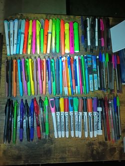Assorted writing utensils bundle