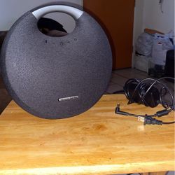 Harman kardon Bluetooth Speaker Like New Sounds Awesome