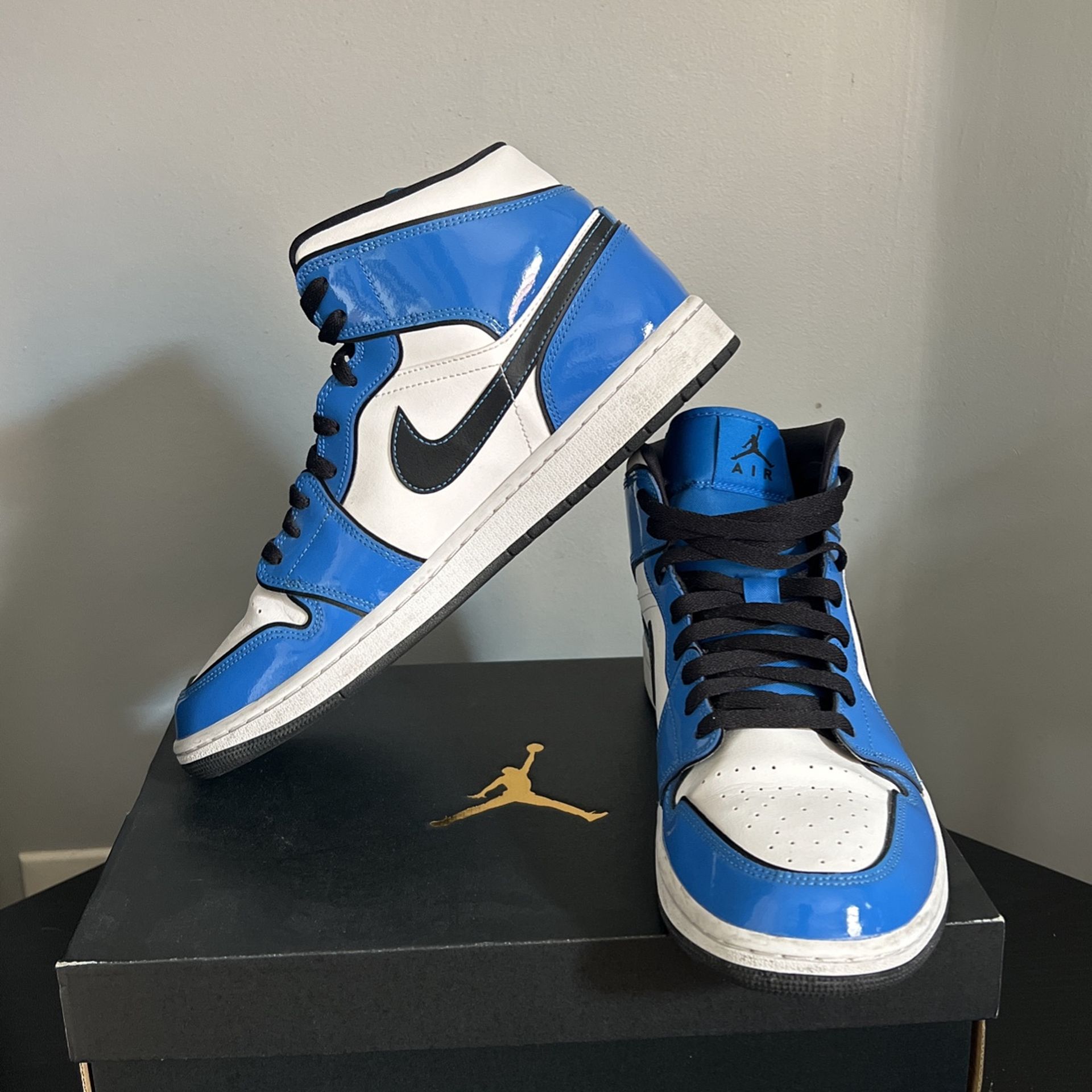 Air Jordan Mid SE Signal Blue Size 11