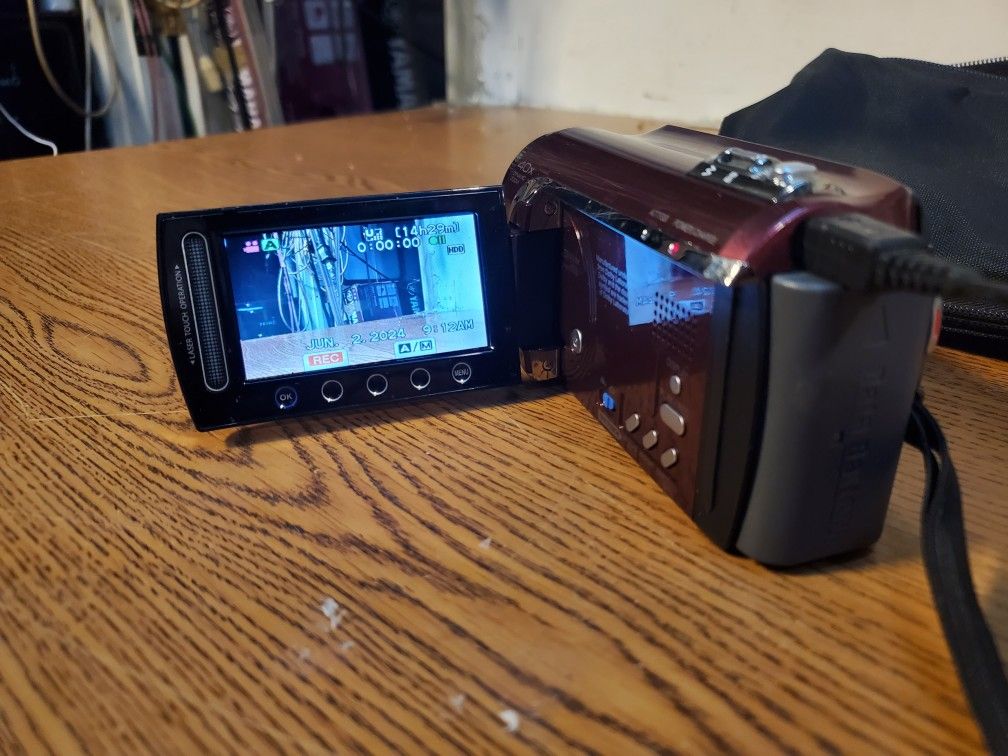 JVC Everio GZ-MG630RU 60 GB HDD/Micro SD 40X Dynamic Zoom Compact Camcorder
