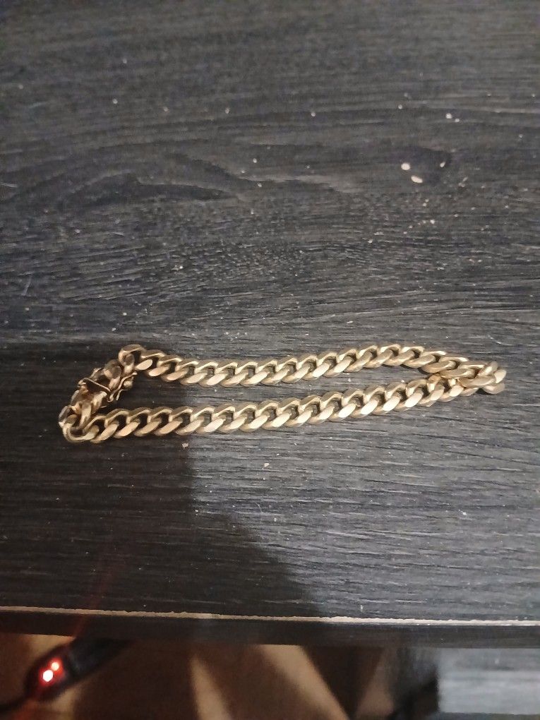 10k Cuban Link Bracelet