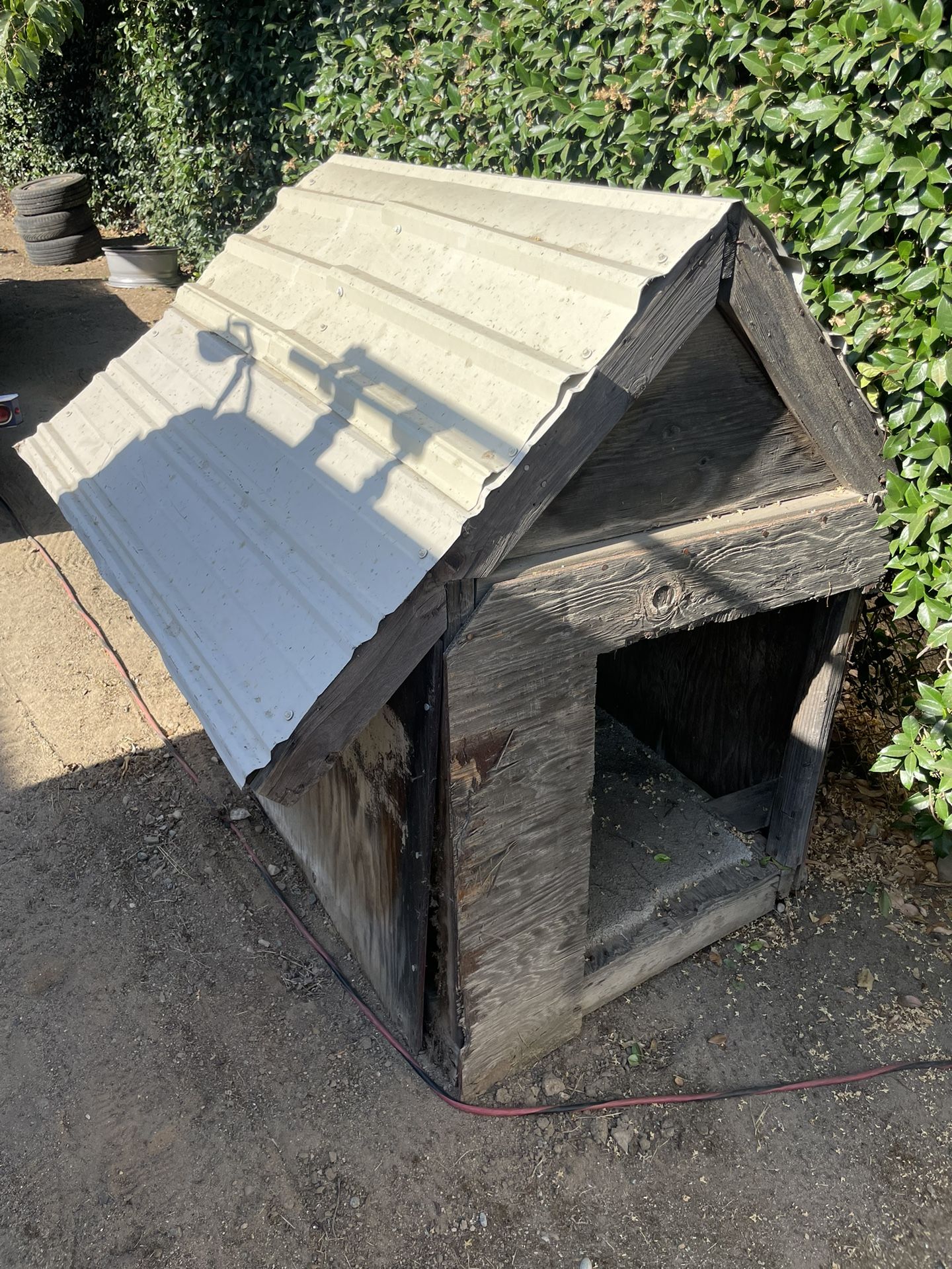 Free Doghouse