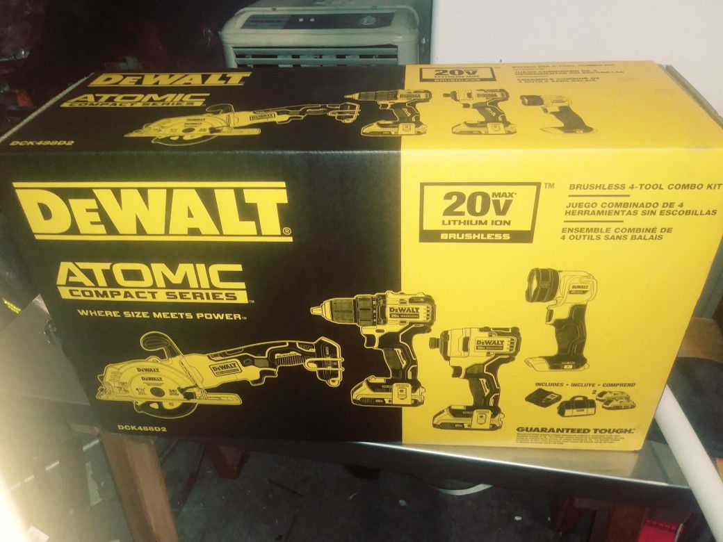 DeWalt Atomic 20V Combo Tools Kit.