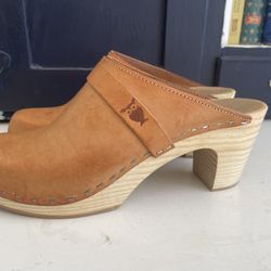 Sandgrens wooden Heeled Clogs