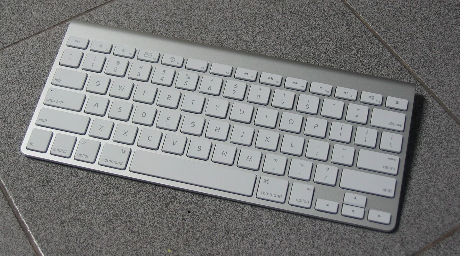 Apple Wireless Magic Keyboard *SALE PENDING**