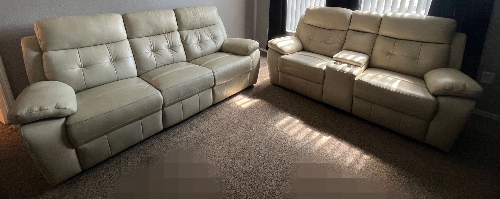 Beige Leather 2 pc Reclining Sofá
