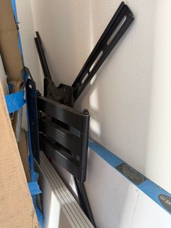 Full Motion TV Wall Mount Bracket