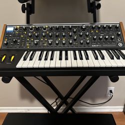 Moog Sub 37 Tribute - Paraphonic Analog Synthesizer