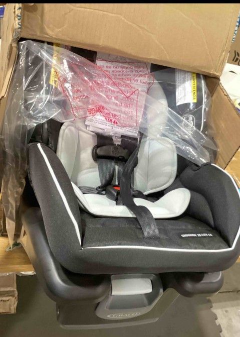 BRAND NEW!!! Graco SnugRide 35 Lite LX Infant Car Seat, Studio