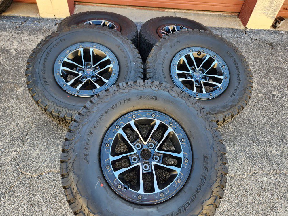17" Jeep Wrangler Ricon Xtreme Beadlock Oem black machined Wheels And Tires 
