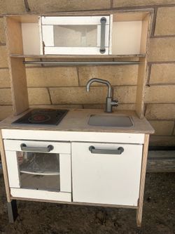 Play kitchen