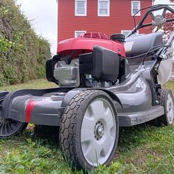 Honda 21" HRX217 w/ 4-in-1 Versamow System & Select Drive