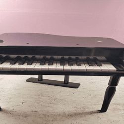 left able Yamaha Piano - Outstanding Music and Quality for Piano Lovers
