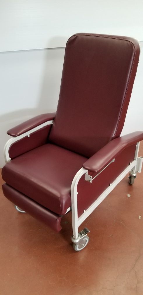 Hospital chair / patient recliner