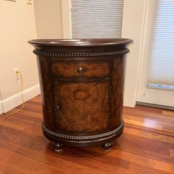 Traditional Oval Accent Table 