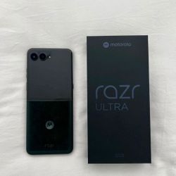 Motorola RAZR Ultra 2025 512gb Unlocked any carrier 